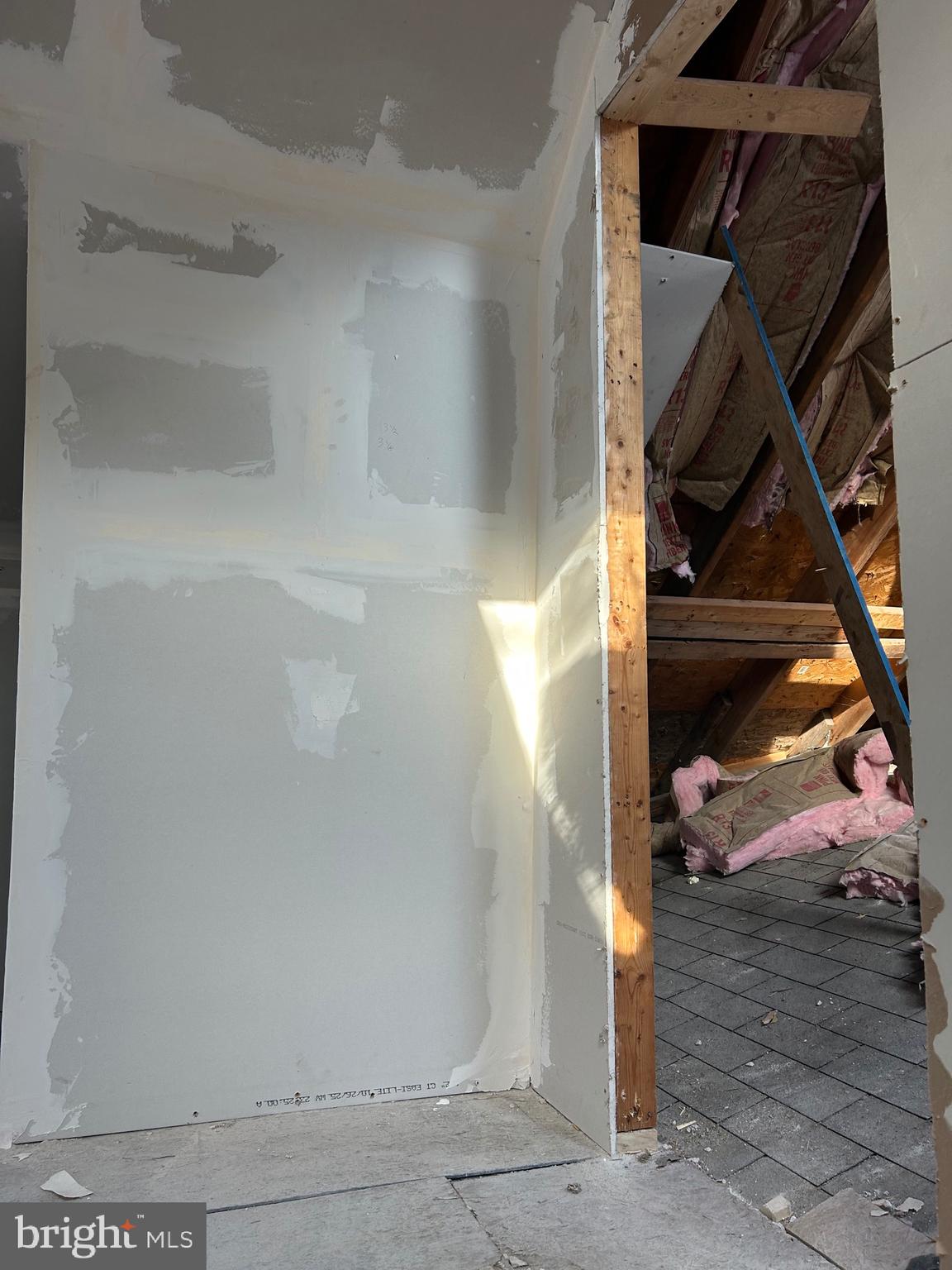 6600 Woodland Road Morningside, MD 20746 - Photo 51 of 100 a view of walk in closet