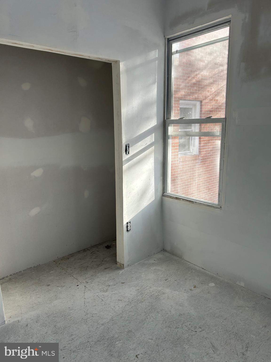 6600 Woodland Road Morningside, MD 20746 - Photo 58 of 100 an empty room with windows