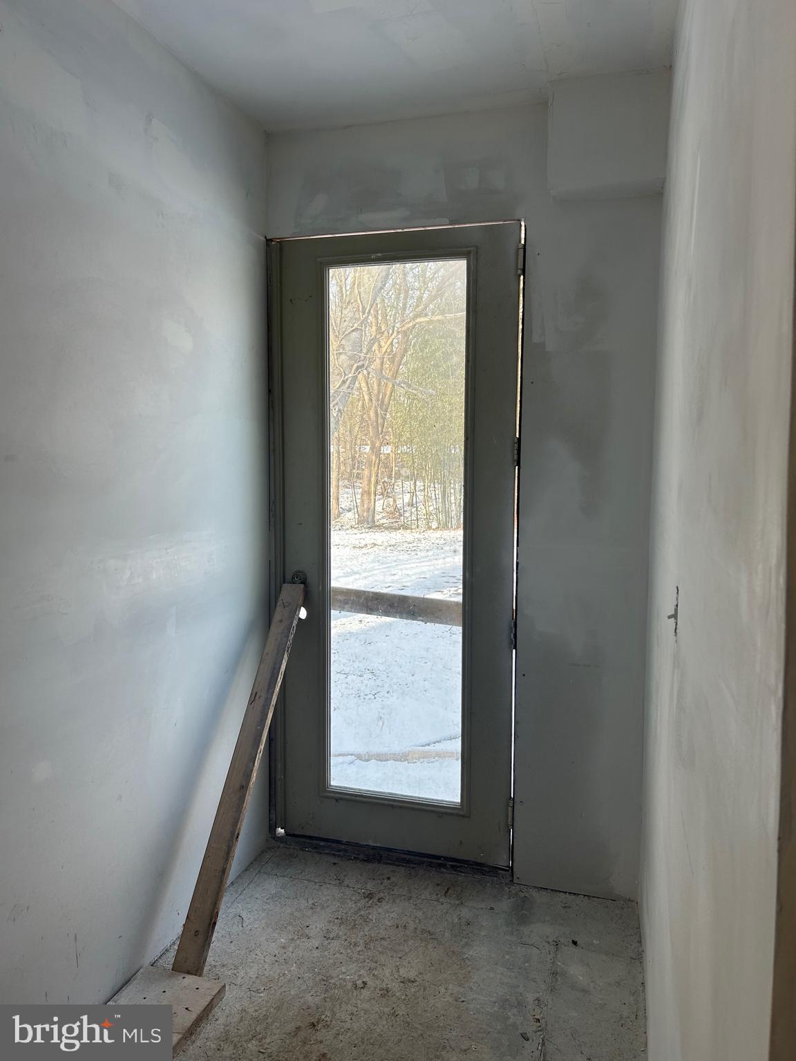 6600 Woodland Road Morningside, MD 20746 - Photo 69 of 100 a view of an empty room and window