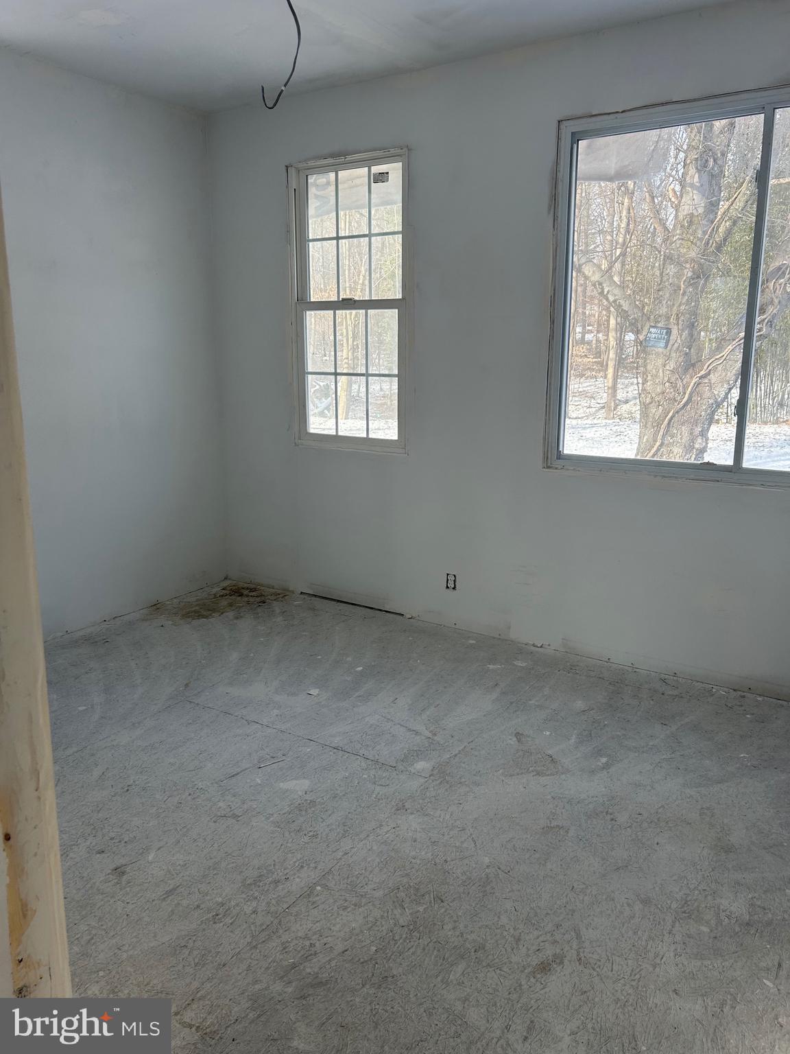 6600 Woodland Road Morningside, MD 20746 - Photo 70 of 100 an empty room with windows