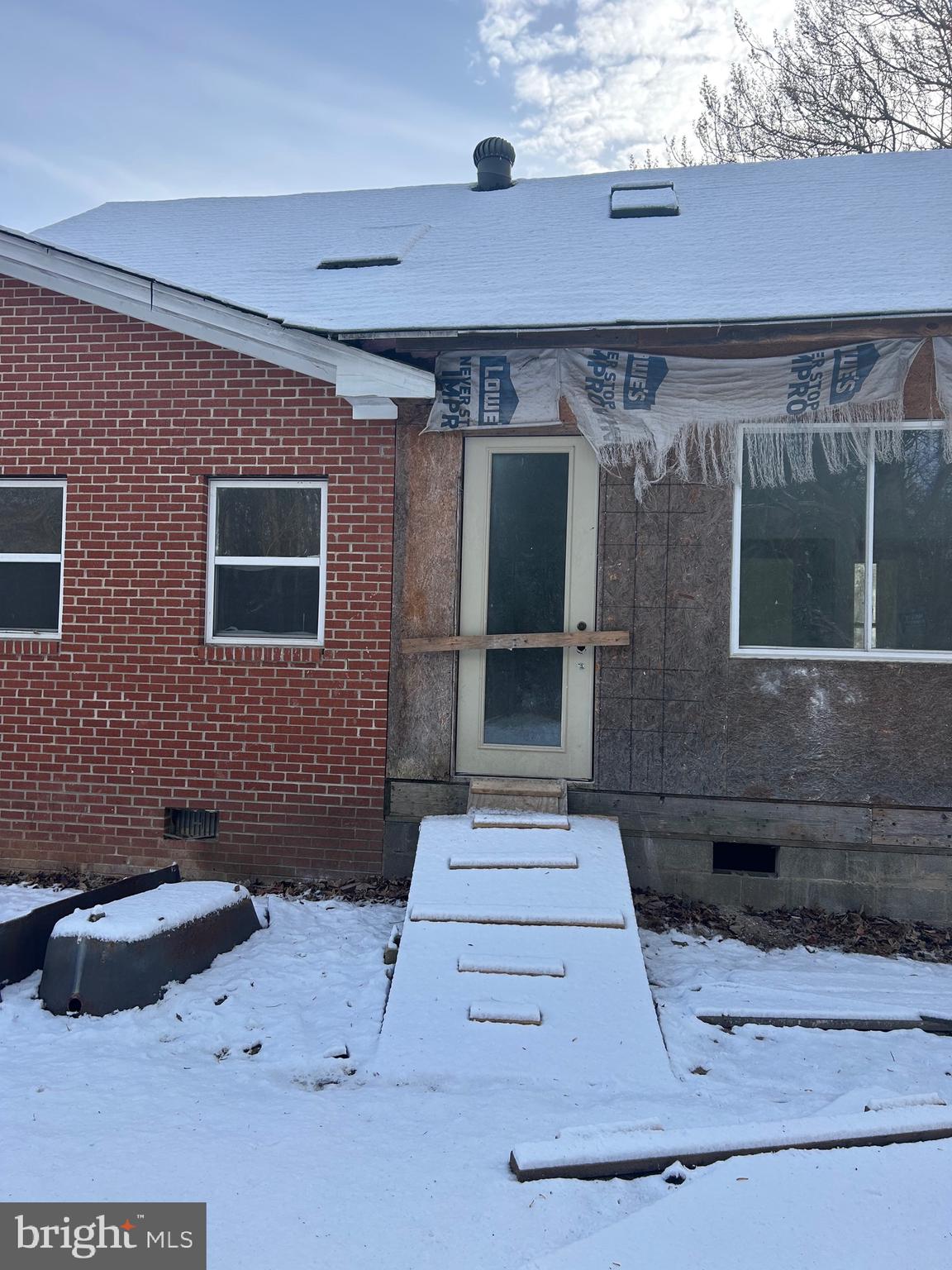 6600 Woodland Road Morningside, MD 20746 - Photo 7 of 100 a bathroom with a sink and a mirror