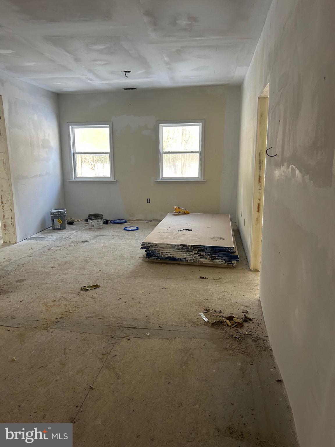 6600 Woodland Road Morningside, MD 20746 - Photo 91 of 100 a bed room with a bed and a window