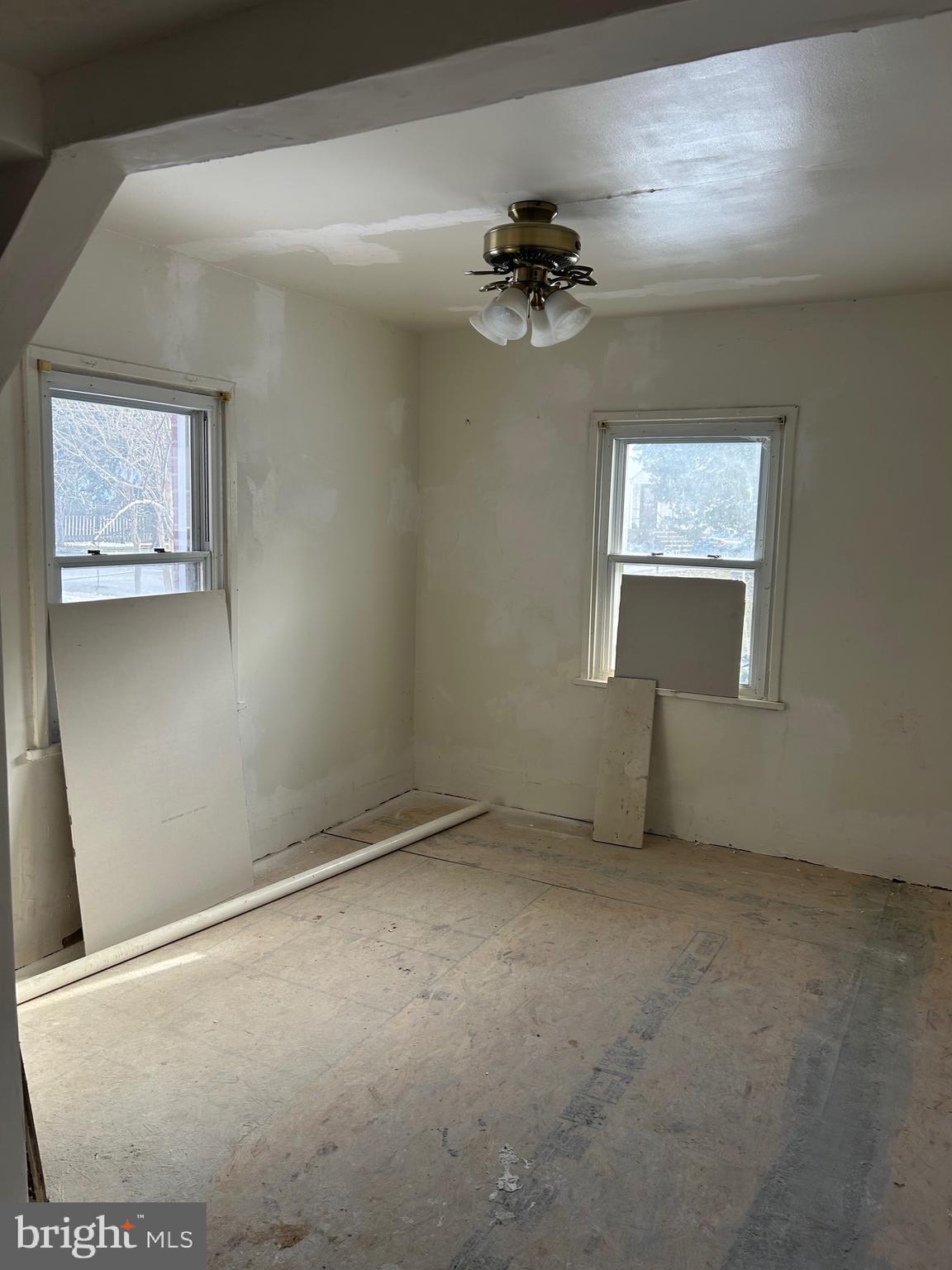 6600 Woodland Road Morningside, MD 20746 - Photo 96 of 100 an empty room with windows and fan