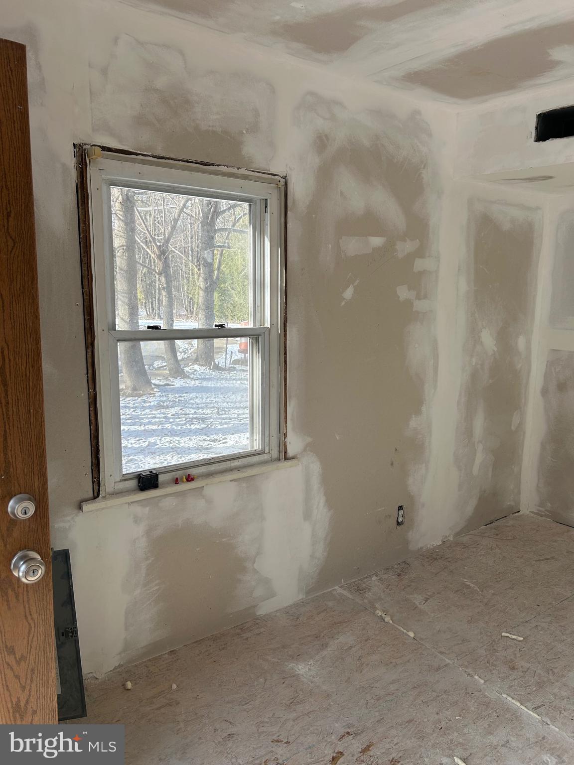 6600 Woodland Road Morningside, MD 20746 - Photo 100 of 100 a view of a window in an empty room