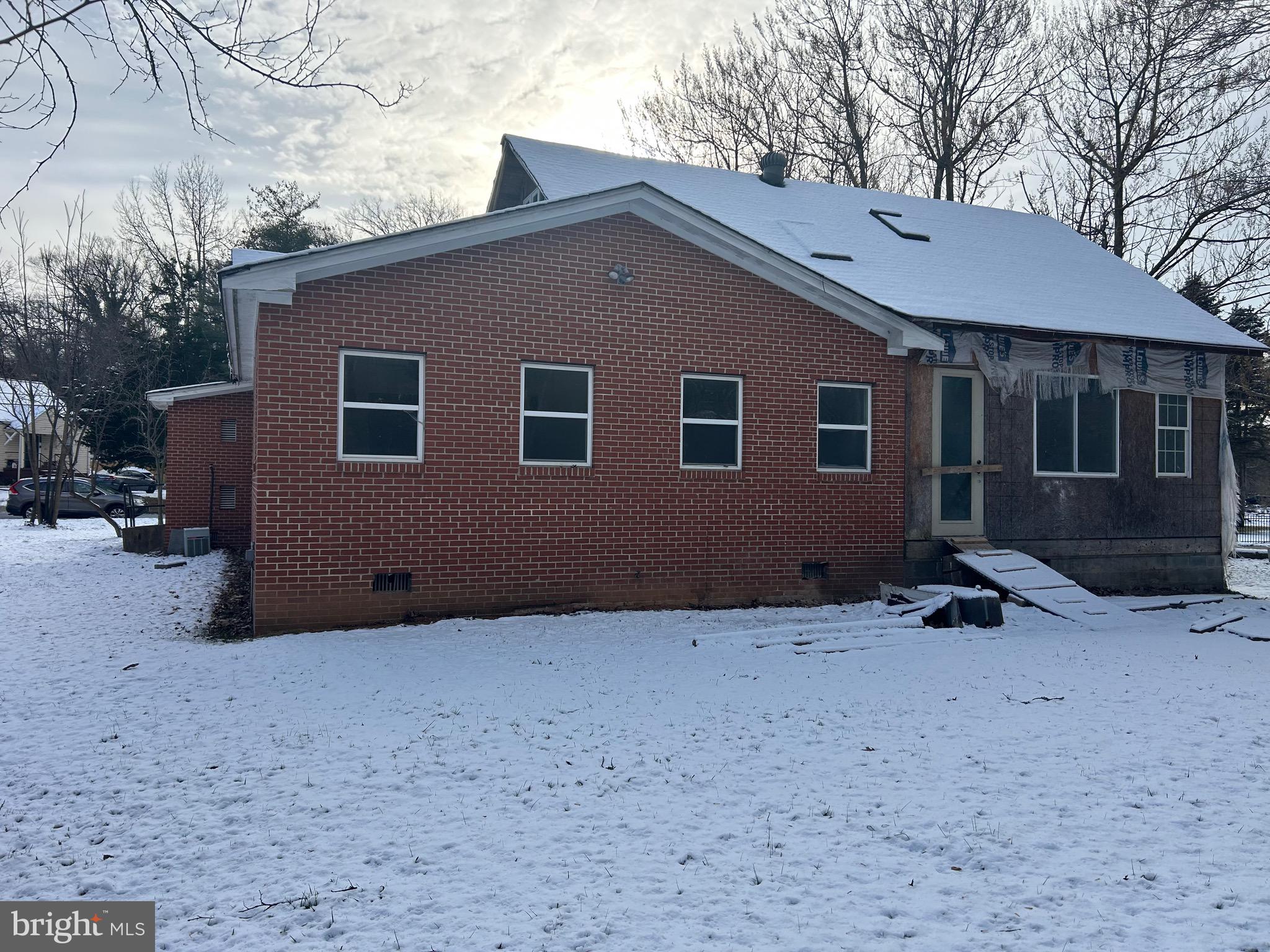 6600 Woodland Road Morningside, MD 20746 - Photo 10 of 100 a backyard of a house with large trees and outdoor seating
