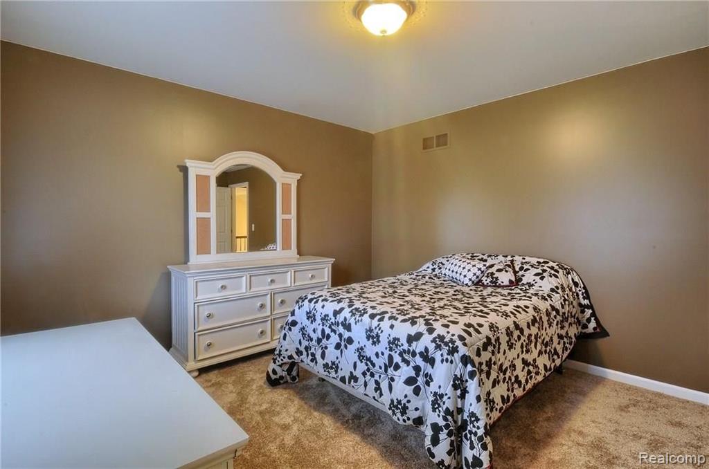 2236 Avon Lake Lane Rochester Hills, MI 48307 - Photo 21 of 30