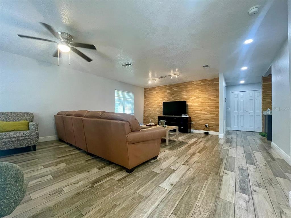 1044 Nin Street Orlando, FL 32835 - Photo 3 of 56