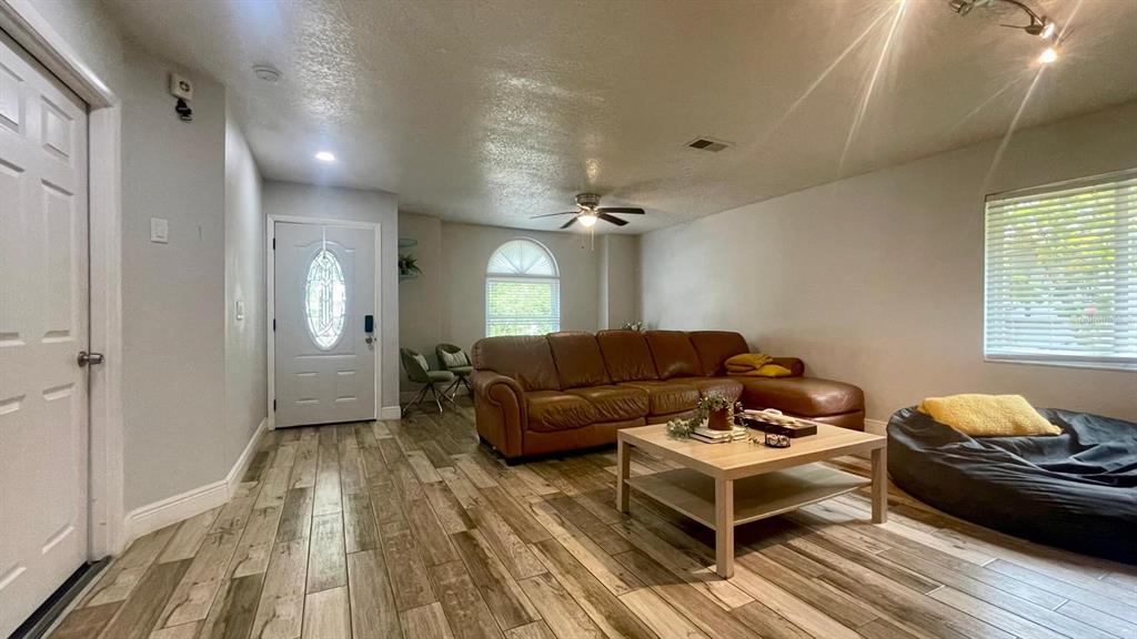 1044 Nin Street Orlando, FL 32835 - Photo 6 of 56