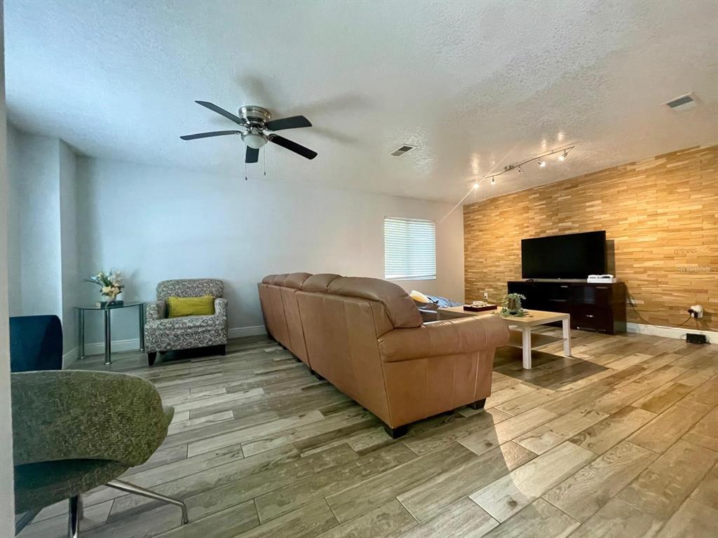 1044 Nin Street Orlando, FL 32835 - Photo 7 of 56