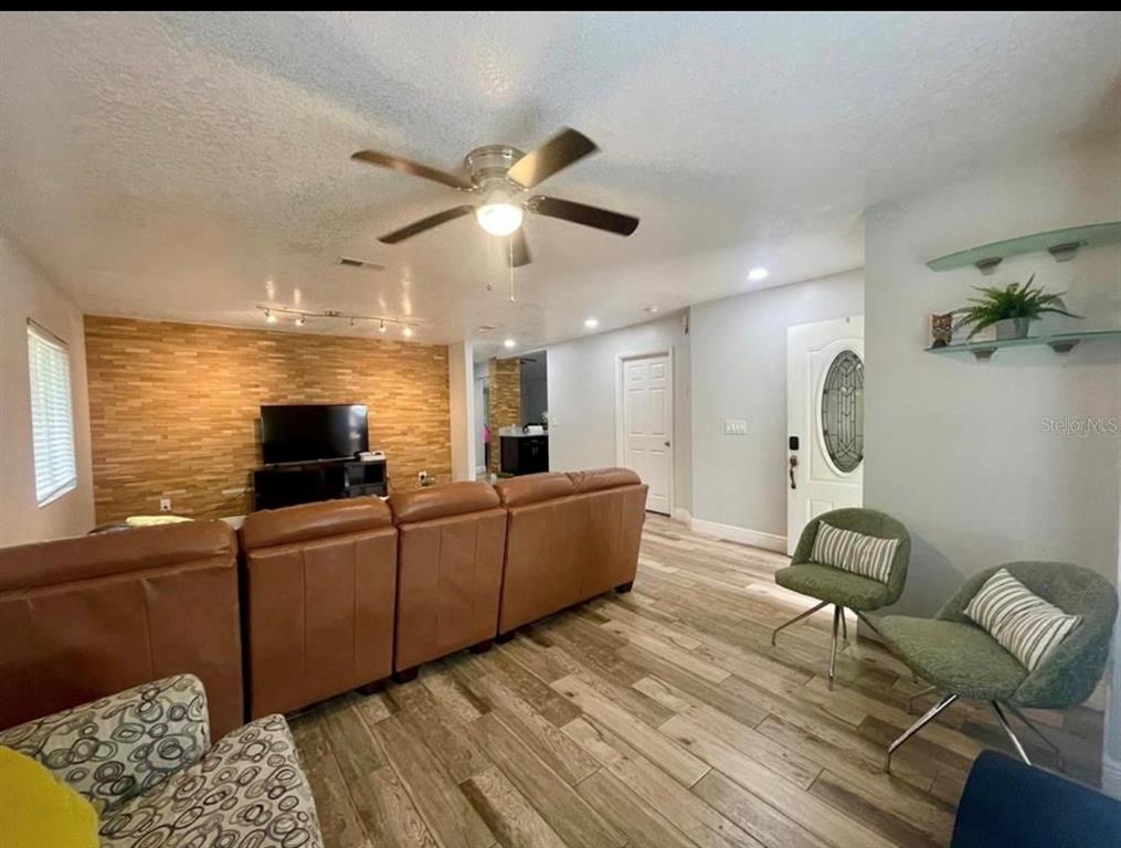 1044 Nin Street Orlando, FL 32835 - Photo 8 of 56