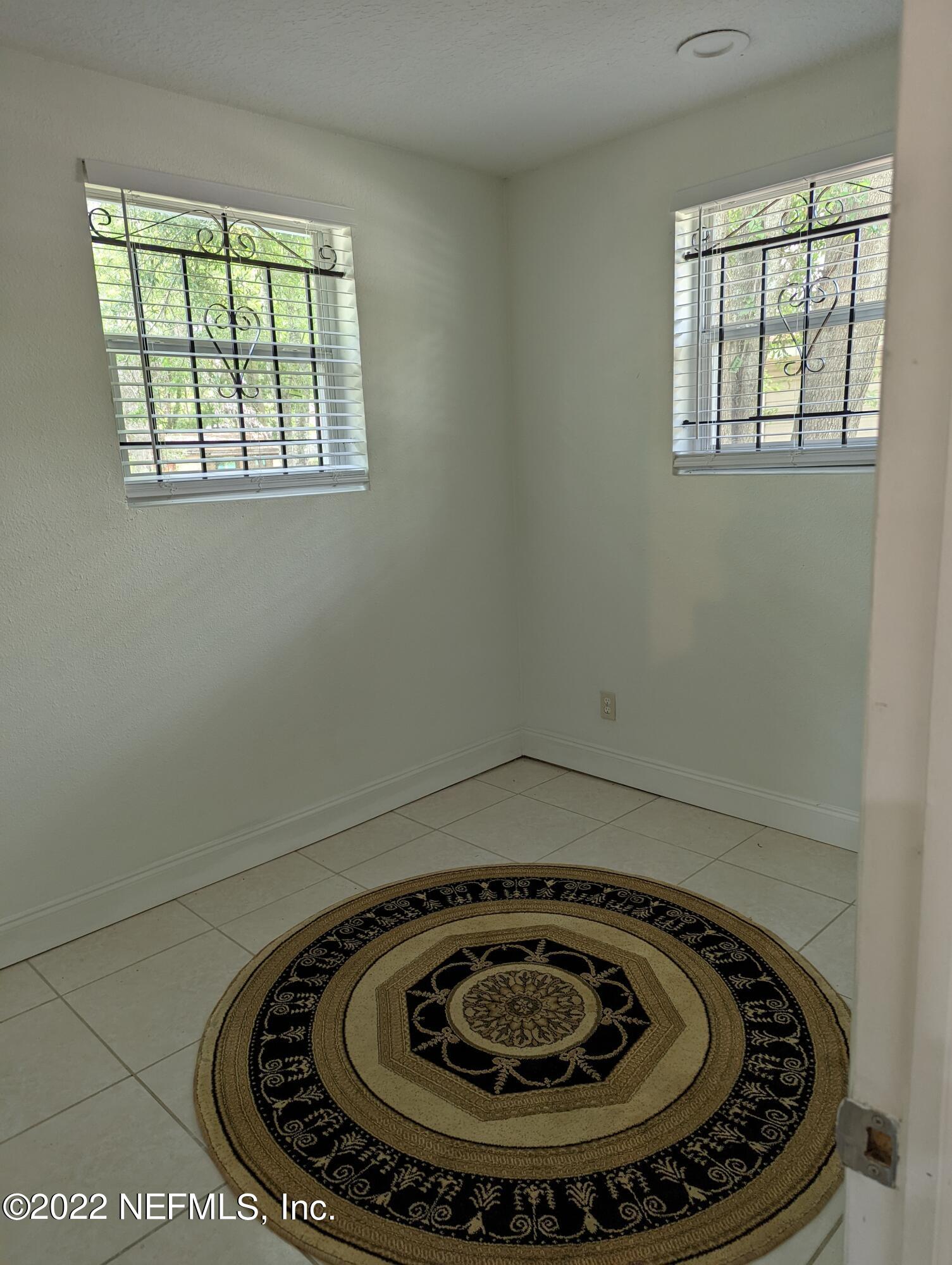 2171 Morehouse Road Jacksonville, FL 32209 - Photo 9 of 17 a bathroom with a sink and window