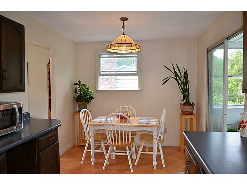 27 Norman Road Jamestown, RI 02835 - Photo 13 of 25 Dining Area.