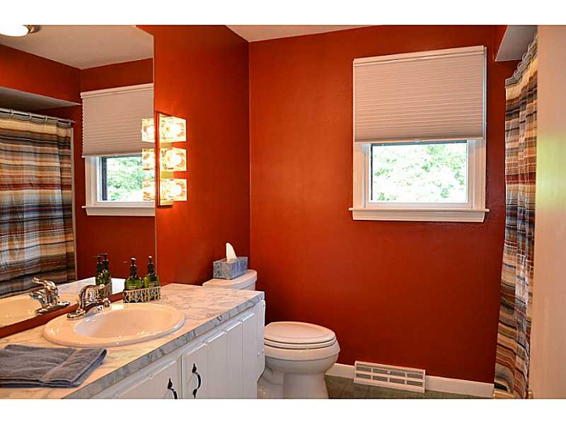 27 Norman Road Jamestown, RI 02835 - Photo 15 of 25 Bathroom. Main bathroom