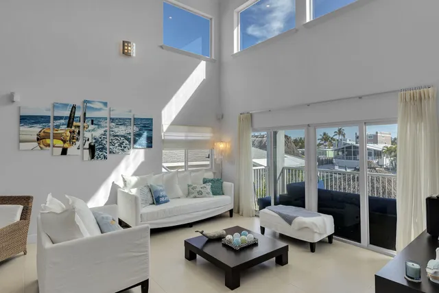 a view of livingroom with hardwood
