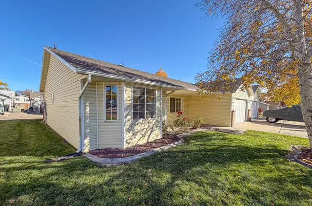 a view of a house with a backyard