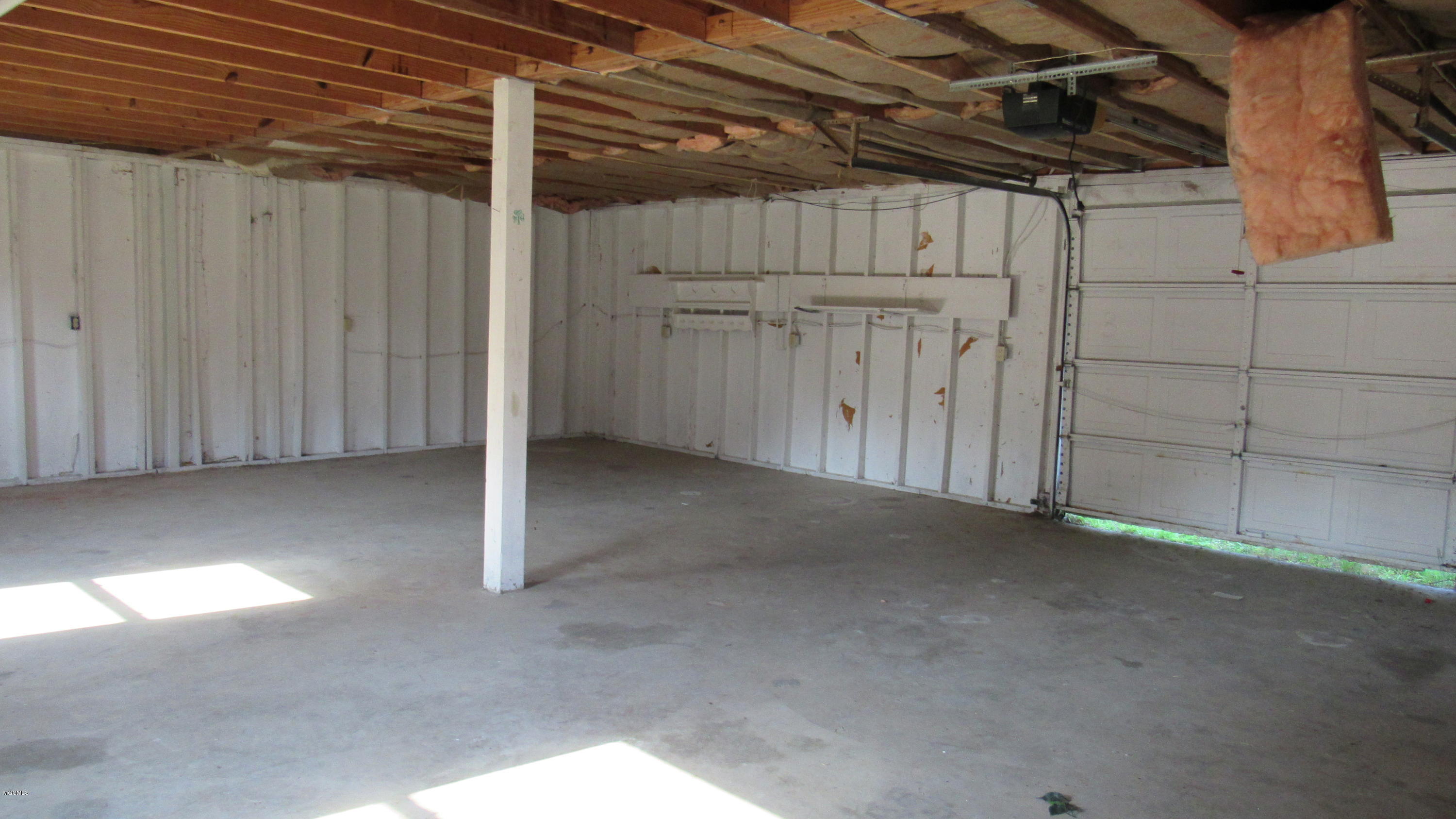 20413 Longview Road Long Beach, MS 39560 - Photo 28 of 40 GARAGE VIEW 1