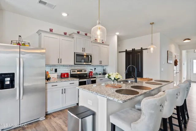 $353,656 | 31 Twin Lks Drive, Byhalia, MS 38611