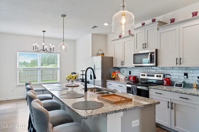 $353,656 | 31 Twin Lks Drive, Byhalia, MS 38611