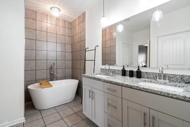 $353,656 | 31 Twin Lks Drive, Byhalia, MS 38611