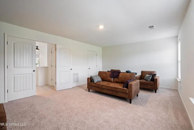 $353,656 | 31 Twin Lks Drive, Byhalia, MS 38611