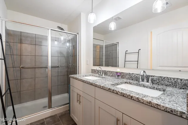 $353,656 | 31 Twin Lks Drive, Byhalia, MS 38611