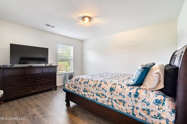 $353,656 | 31 Twin Lks Drive, Byhalia, MS 38611