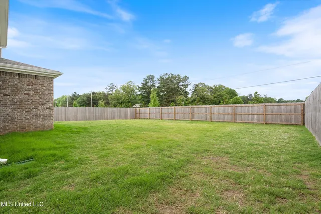 $353,656 | 31 Twin Lks Drive, Byhalia, MS 38611