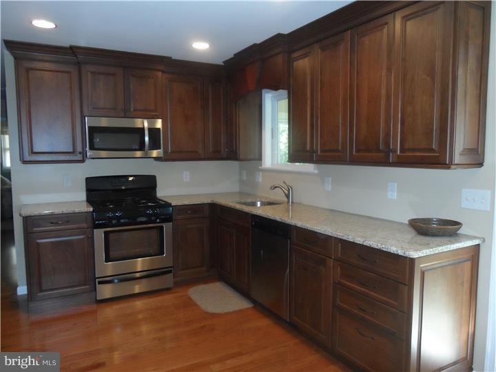 1131 Cherry Tree Road Aston, PA 19014 - Photo 3 of 20