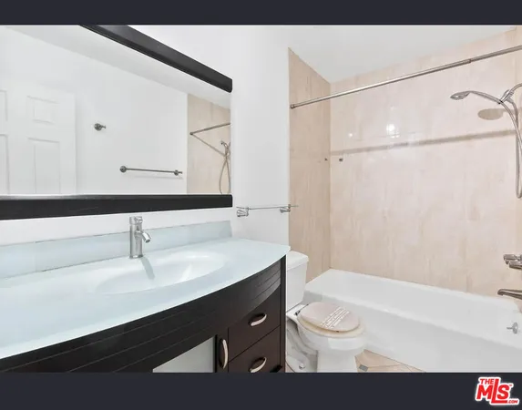 $3,700 | 5340 Wilkinson Avenue, Unit 6, Valley Village, CA 91607