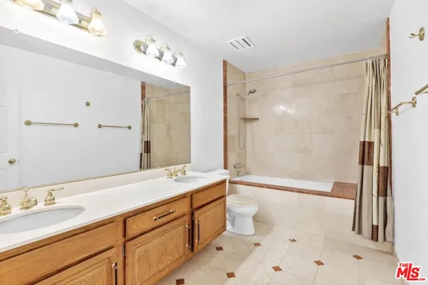 $3,700 | 5340 Wilkinson Avenue, Unit 6, Valley Village, CA 91607