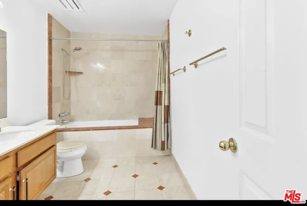 $3,700 | 5340 Wilkinson Avenue, Unit 6, Valley Village, CA 91607