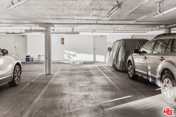 $3,700 | 5340 Wilkinson Avenue, Unit 6, Valley Village, CA 91607