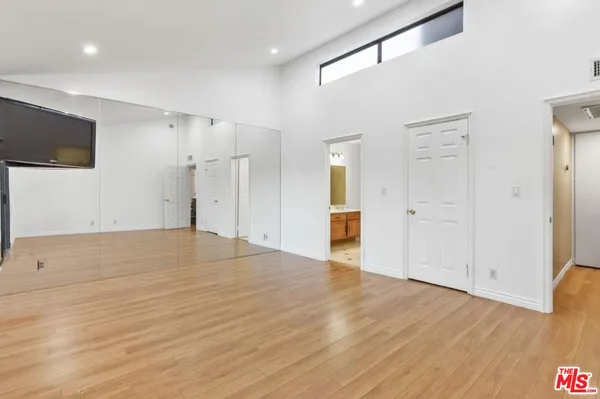 $3,700 | 5340 Wilkinson Avenue, Unit 6, Valley Village, CA 91607