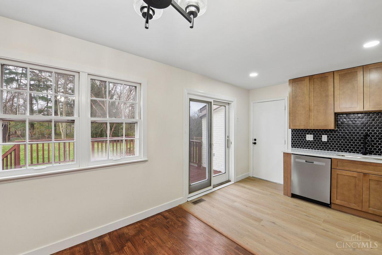 357 Meadowcrest Road Cincinnati, OH 45231 - Photo 18 of 61