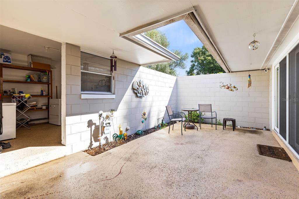 440 East Orange Street Altamonte Springs, FL 32701 - Photo 29 of 39 a view of a patio with a table and chairs