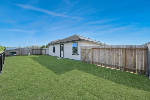 $2,400 | 1027 Bluegill Lane, Alvin, TX 77511