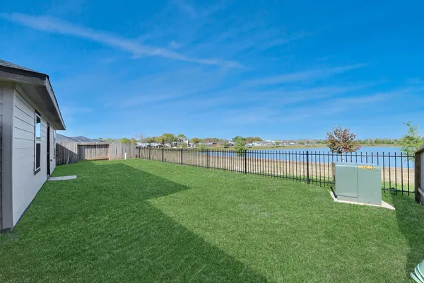 $2,400 | 1027 Bluegill Lane, Alvin, TX 77511