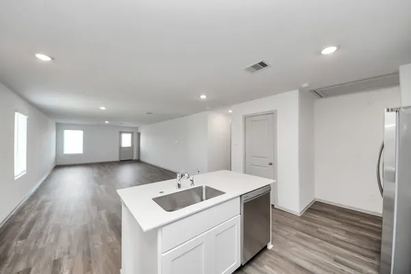 $2,400 | 1027 Bluegill Lane, Alvin, TX 77511