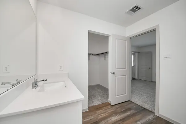 $2,400 | 1027 Bluegill Lane, Alvin, TX 77511