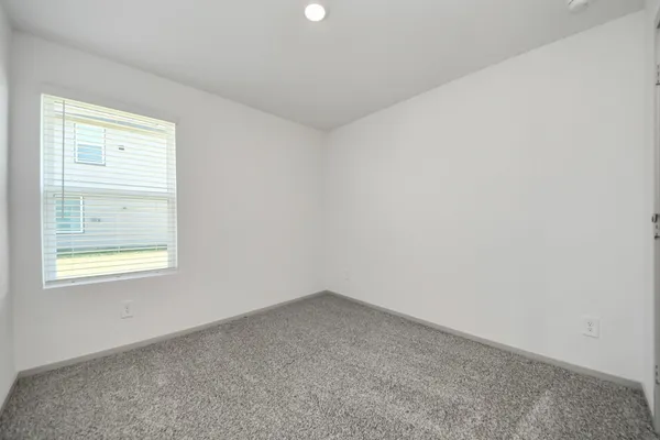 $2,400 | 1027 Bluegill Lane, Alvin, TX 77511