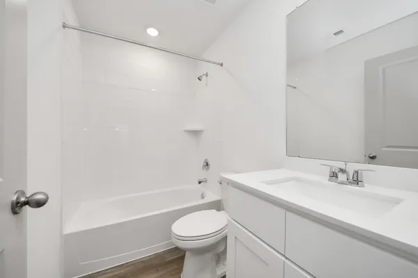 $2,400 | 1027 Bluegill Lane, Alvin, TX 77511