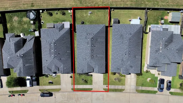 $2,400 | 1027 Bluegill Lane, Alvin, TX 77511