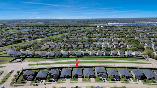 $2,400 | 1027 Bluegill Lane, Alvin, TX 77511