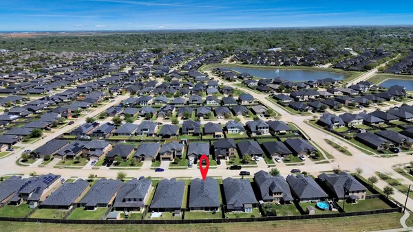 $2,400 | 1027 Bluegill Lane, Alvin, TX 77511