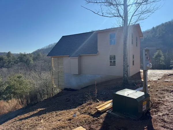 a view of a back yard of the house