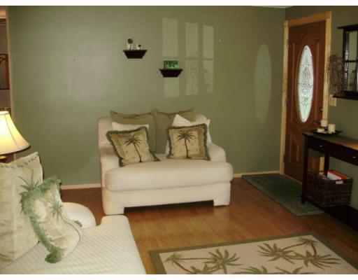 340 Partridge Run Road Gibsonia, PA 15044 - Photo 3 of 13 Living Room.