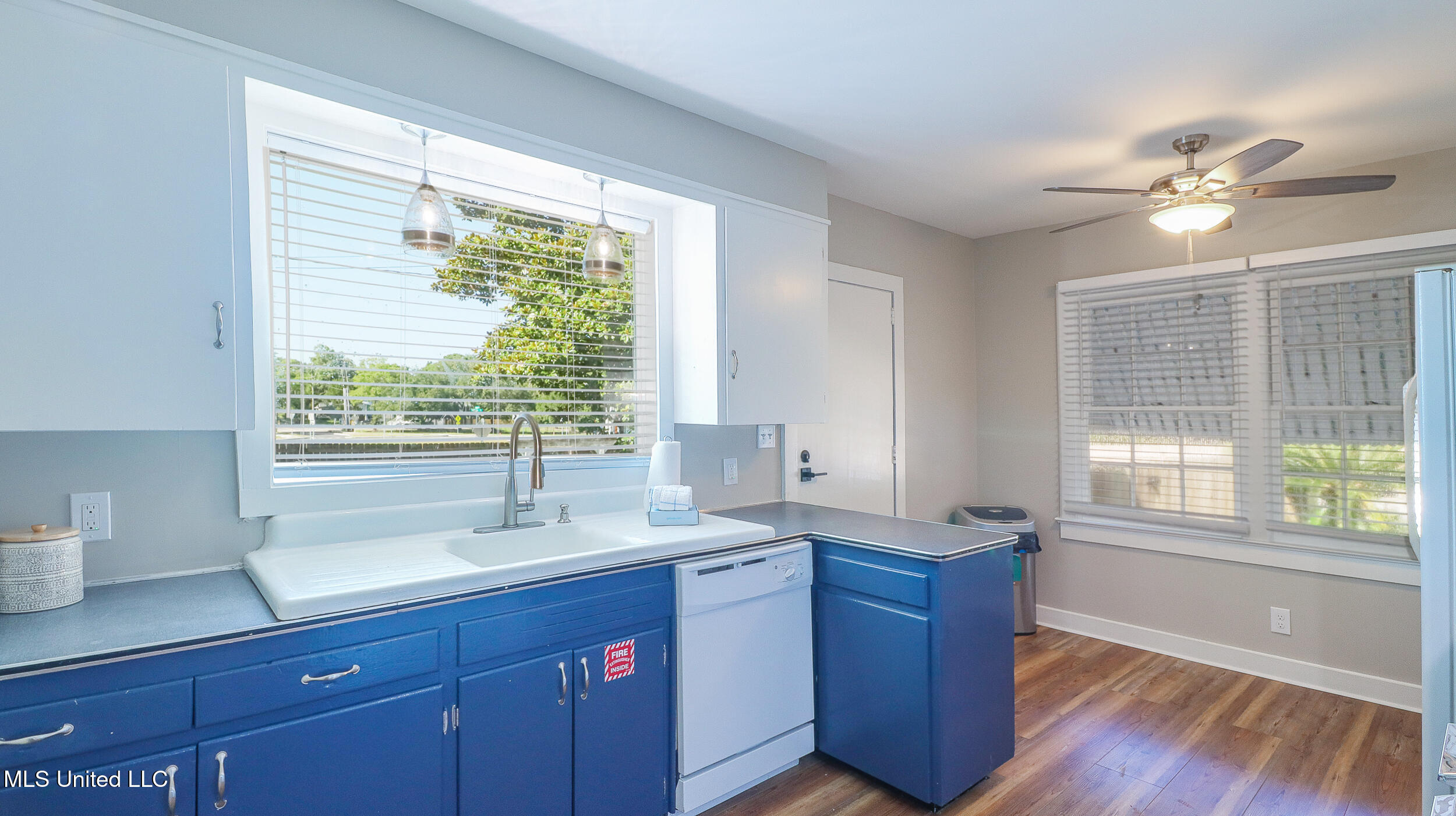 1093 Cherokee Street Biloxi, MS 39530 - Photo 5 of 18 BBRR 1093 Cherokee-7006