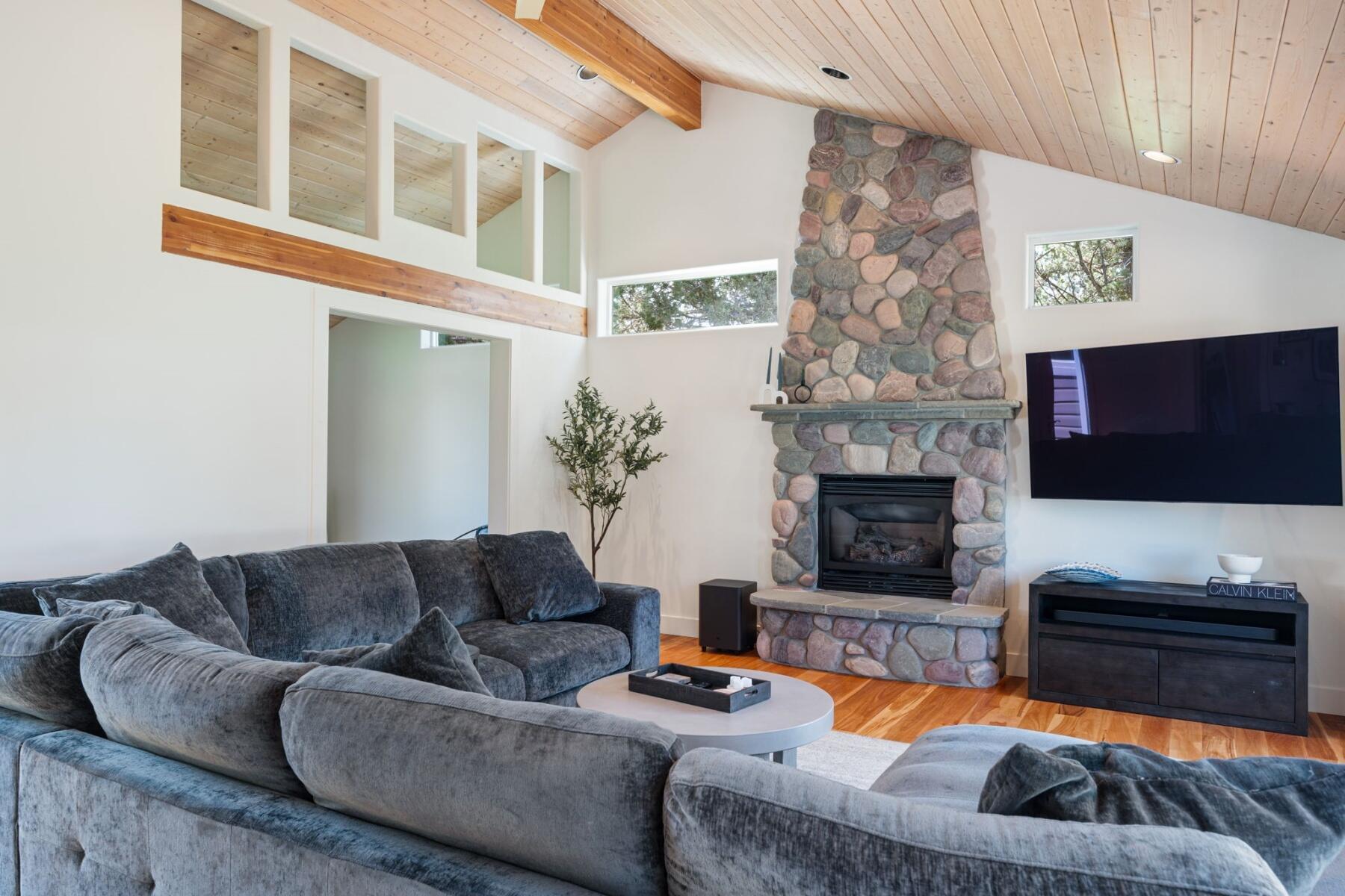 65130 Highland Road Bend, OR 97703 - Photo 29 of 50 32