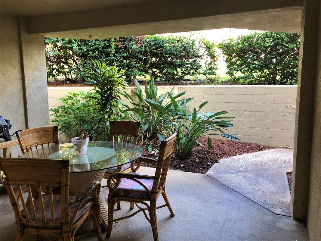 68-1745 Waikoloa Road, Unit J101 Waikoloa, HI 96738 - Photo 4 of 5 a dining room with furniture and a potted plant