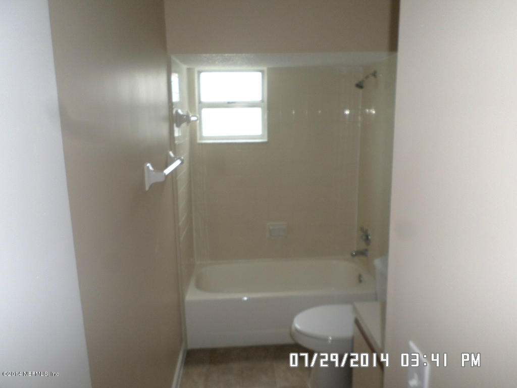 11757 Wattle Tree Road West Jacksonville, FL 32246 - Photo 4 of 5 a bathroom with a bathtub and a shower